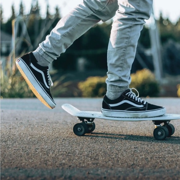 Vans B&W Old Skool low skate shoe suede toe cap W 9/M 7.5 - Picture 1 of 11